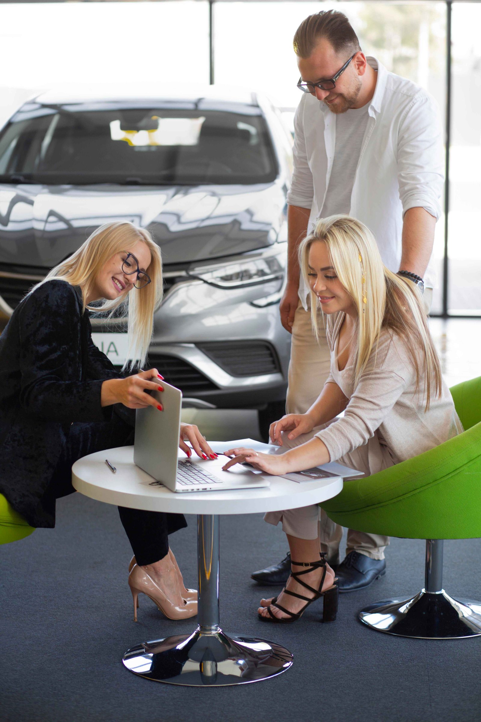 526041739193523_happy-customers-car-dealership-(2)-(1).jpg